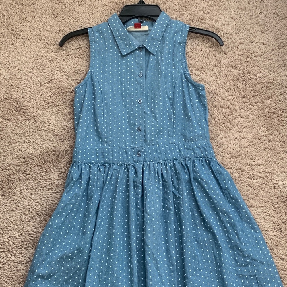 Polka dot dress with collar
